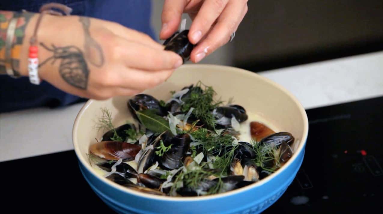 How to Clean and Debeard Mussels Mens Guide To Everything