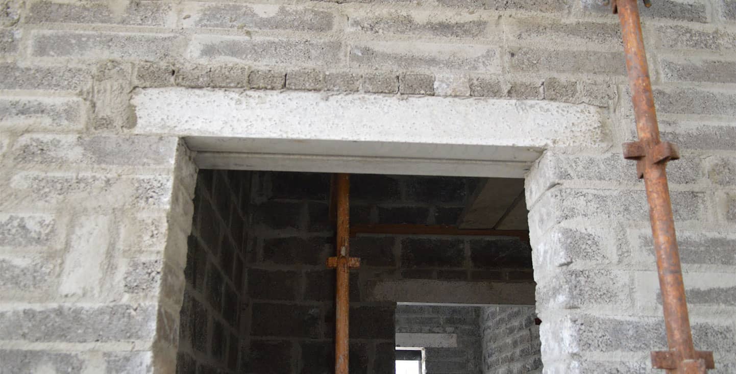 How to Lay a Concrete Lintel - Mens Guide To Everything